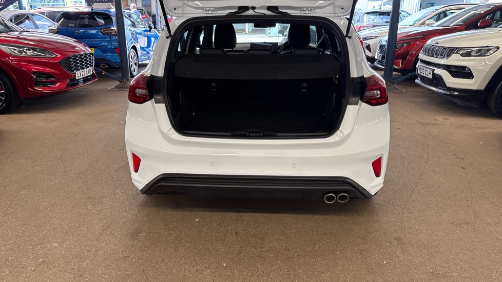 Ford Focus 1.0 EcoBoost ST-Line X 5dr Petrol Hatchback - Image 4