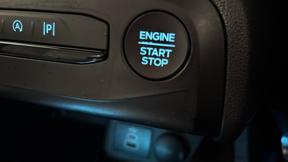 Ford Focus 1.0 EcoBoost ST-Line X 5dr Petrol Hatchback - Image 31