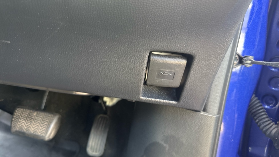 Toyota Aygo X 1.0 VVT-i Exclusive 5dr Auto Petrol Hatchback - Image 33