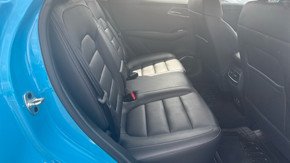 MG HS 1.5 T-GDI Excite 5dr DCT Petrol Hatchback - Image 30