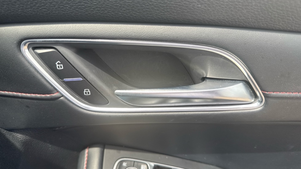 MG HS 1.5 T-GDI Excite 5dr DCT Petrol Hatchback - Image 33
