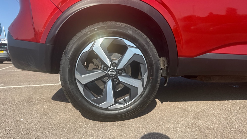 Nissan Qashqai 1.3 DiG-T MH N-Connecta 5dr Petrol Hatchback - Image 7