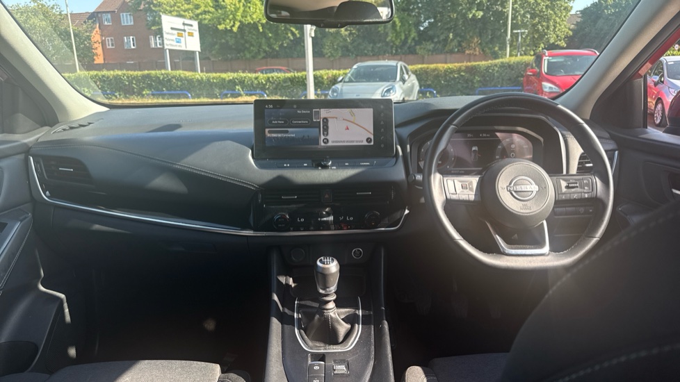 Nissan Qashqai 1.3 DiG-T MH N-Connecta 5dr Petrol Hatchback - Image 10