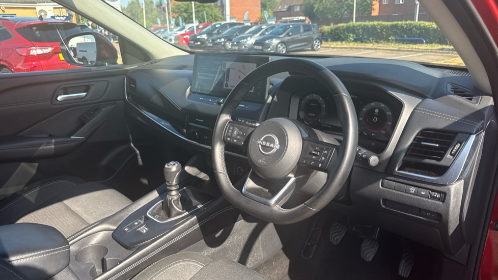 Nissan Qashqai 1.3 DiG-T MH N-Connecta 5dr Petrol Hatchback - Image 11