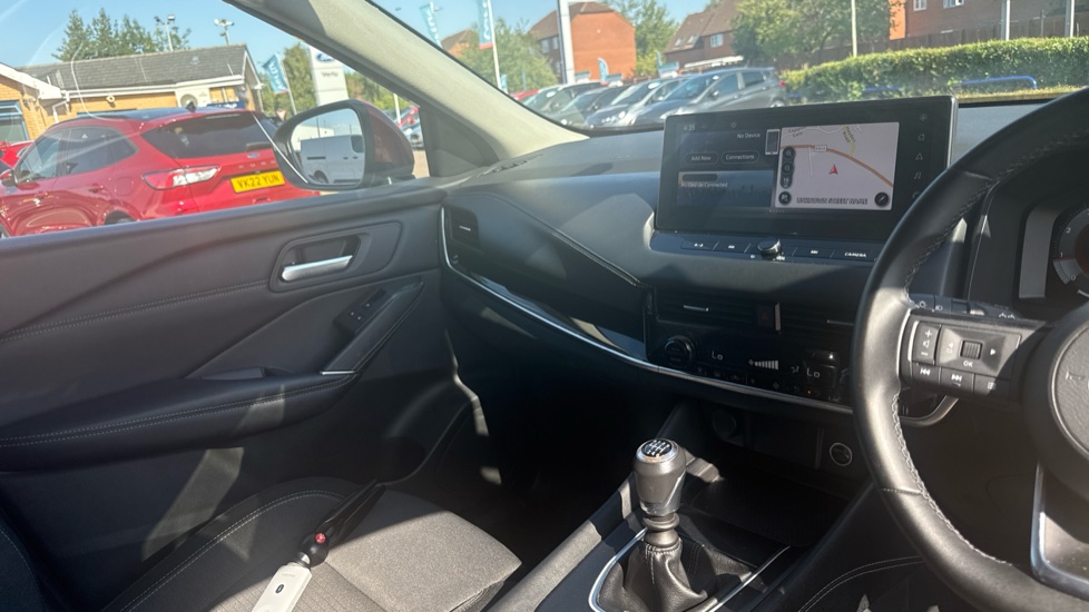 Nissan Qashqai 1.3 DiG-T MH N-Connecta 5dr Petrol Hatchback - Image 14