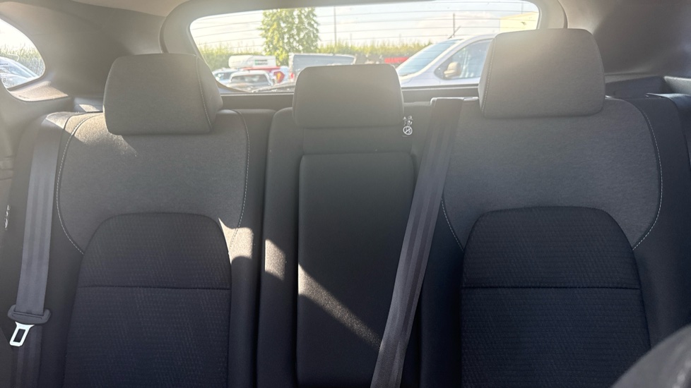 Nissan Qashqai 1.3 DiG-T MH N-Connecta 5dr Petrol Hatchback - Image 15