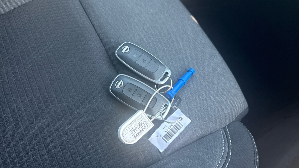Nissan Qashqai 1.3 DiG-T MH N-Connecta 5dr Petrol Hatchback - Image 20