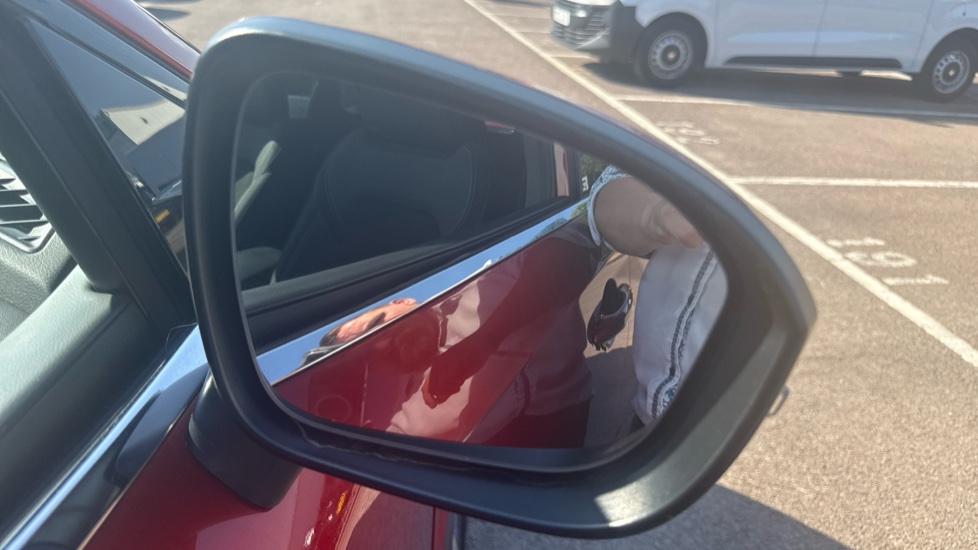Nissan Qashqai 1.3 DiG-T MH N-Connecta 5dr Petrol Hatchback - Image 23