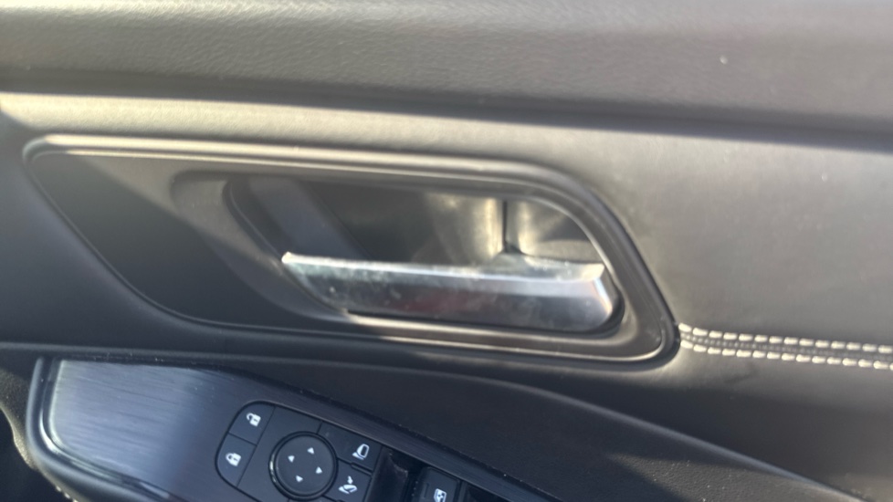 Nissan Qashqai 1.3 DiG-T MH N-Connecta 5dr Petrol Hatchback - Image 32