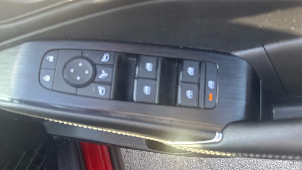 Nissan Qashqai 1.3 DiG-T MH N-Connecta 5dr Petrol Hatchback - Image 33