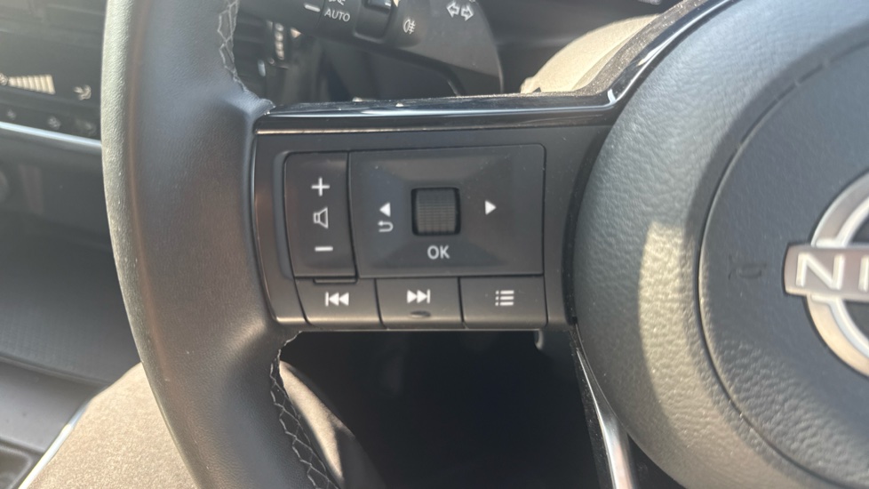 Nissan Qashqai 1.3 DiG-T MH N-Connecta 5dr Petrol Hatchback - Image 36