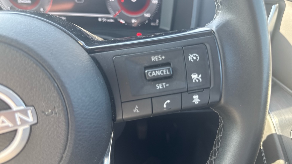 Nissan Qashqai 1.3 DiG-T MH N-Connecta 5dr Petrol Hatchback - Image 37