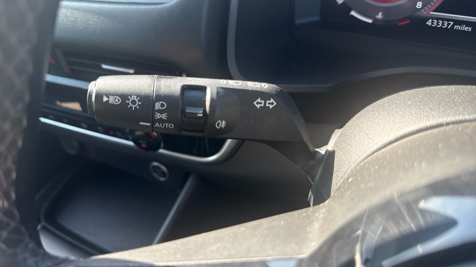 Nissan Qashqai 1.3 DiG-T MH N-Connecta 5dr Petrol Hatchback - Image 38
