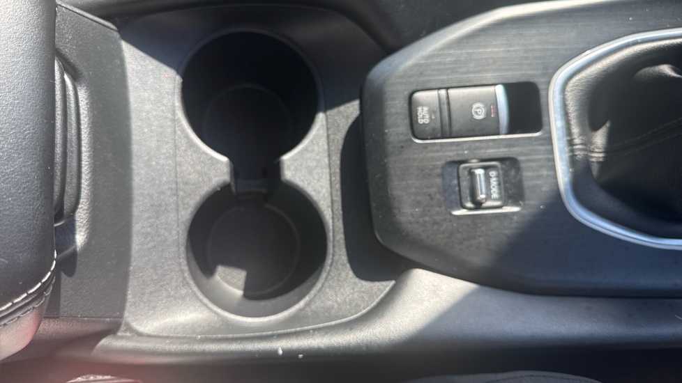 Nissan Qashqai 1.3 DiG-T MH N-Connecta 5dr Petrol Hatchback - Image 41