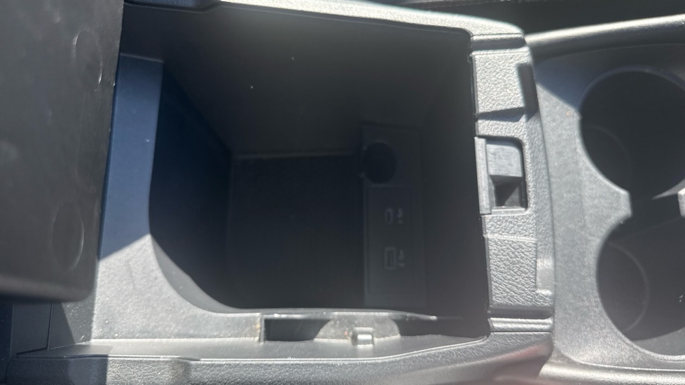 Nissan Qashqai 1.3 DiG-T MH N-Connecta 5dr Petrol Hatchback - Image 44