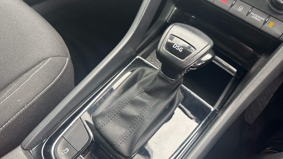 Skoda Karoq 1.5 TSI SE Technology 5dr DSG Petrol Estate - Image 13