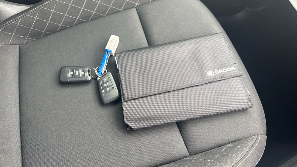 Skoda Karoq 1.5 TSI SE Technology 5dr DSG Petrol Estate - Image 19