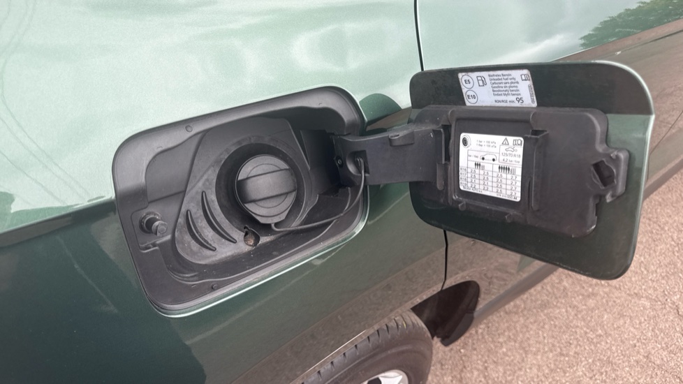 Skoda Karoq 1.5 TSI SE Technology 5dr DSG Petrol Estate - Image 25