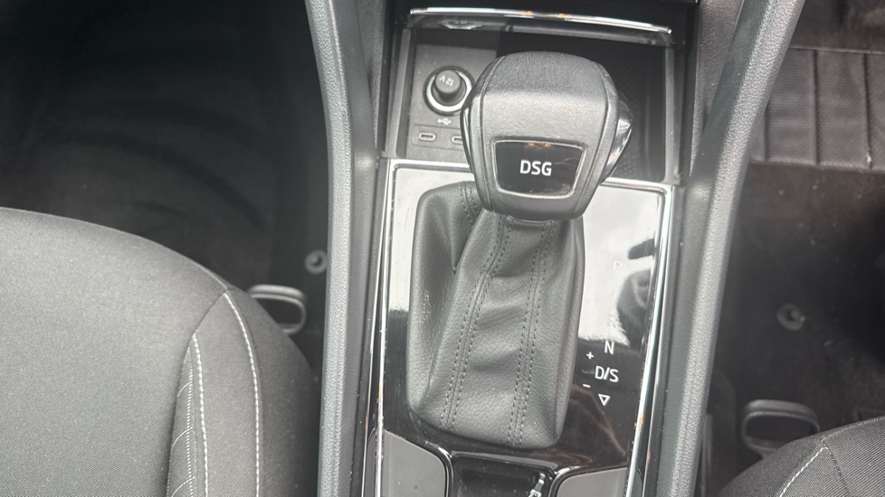 Skoda Karoq 1.5 TSI SE Technology 5dr DSG Petrol Estate - Image 40