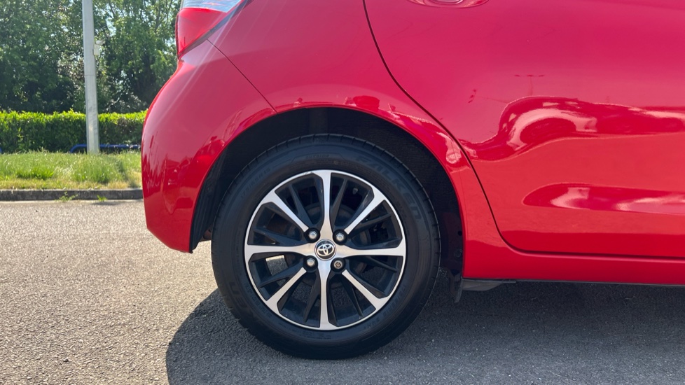 Toyota Yaris 1.5 VVT-i Icon Tech 5dr Petrol Hatchback - Image 7