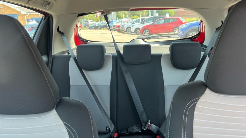 Toyota Yaris 1.5 VVT-i Icon Tech 5dr Petrol Hatchback - Image 15