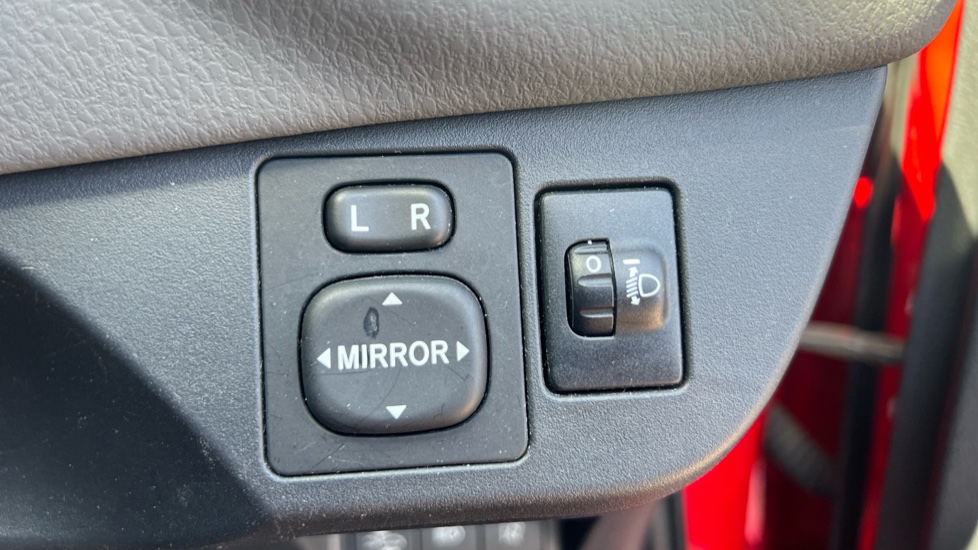 Toyota Yaris 1.5 VVT-i Icon Tech 5dr Petrol Hatchback - Image 21
