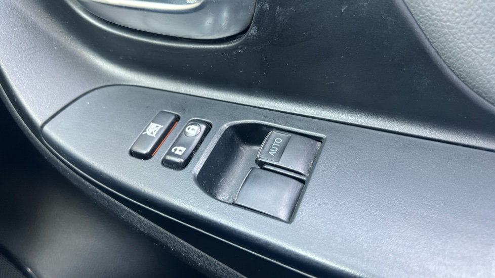 Toyota Yaris 1.5 VVT-i Icon Tech 5dr Petrol Hatchback - Image 23
