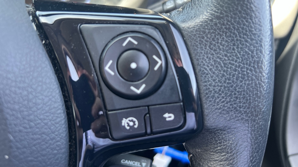 Toyota Yaris 1.5 VVT-i Icon Tech 5dr Petrol Hatchback - Image 24