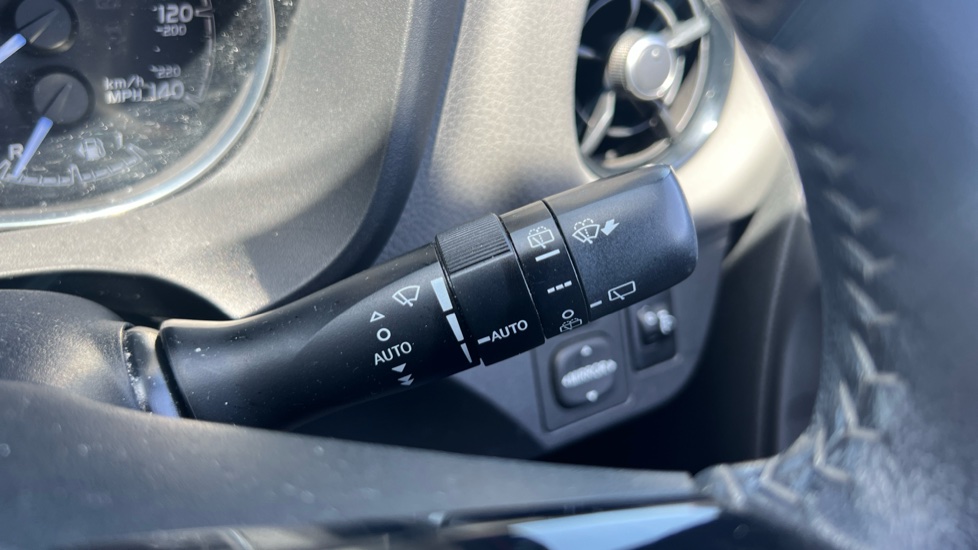 Toyota Yaris 1.5 VVT-i Icon Tech 5dr Petrol Hatchback - Image 27