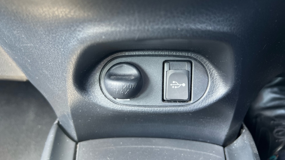 Toyota Yaris 1.5 VVT-i Icon Tech 5dr Petrol Hatchback - Image 28