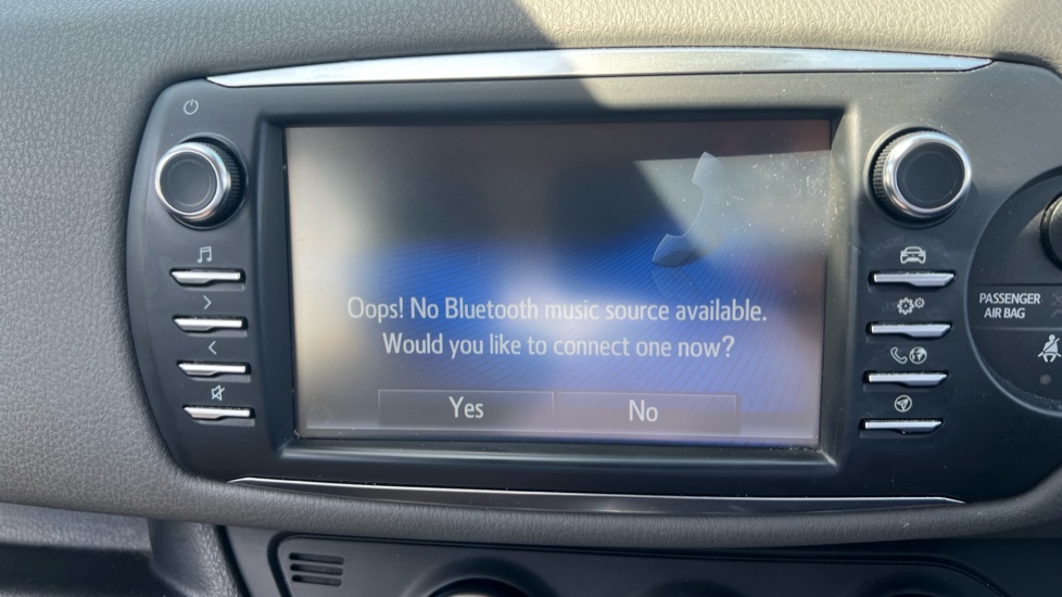 Toyota Yaris 1.5 VVT-i Icon Tech 5dr Petrol Hatchback - Image 30