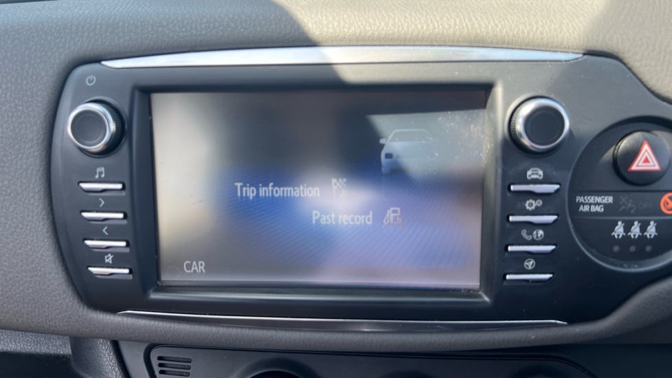 Toyota Yaris 1.5 VVT-i Icon Tech 5dr Petrol Hatchback - Image 32
