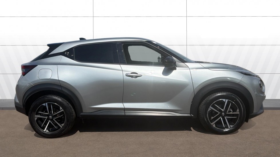 Nissan Juke 1.0 DiG-T N-Connecta 5dr DCT Petrol Hatchback - Image 5