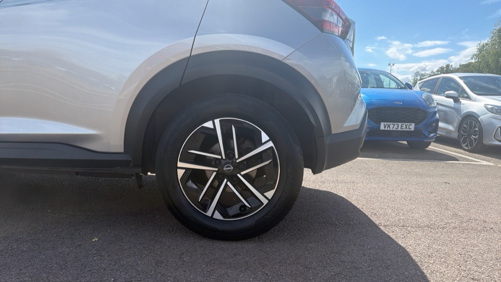 Nissan Juke 1.0 DiG-T N-Connecta 5dr DCT Petrol Hatchback - Image 7