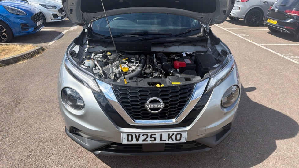 Nissan Juke 1.0 DiG-T N-Connecta 5dr DCT Petrol Hatchback - Image 8