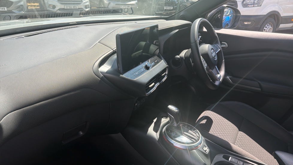 Nissan Juke 1.0 DiG-T N-Connecta 5dr DCT Petrol Hatchback - Image 9