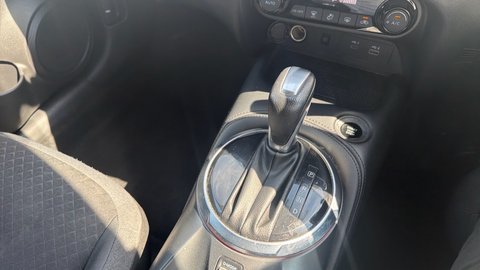 Nissan Juke 1.0 DiG-T N-Connecta 5dr DCT Petrol Hatchback - Image 13
