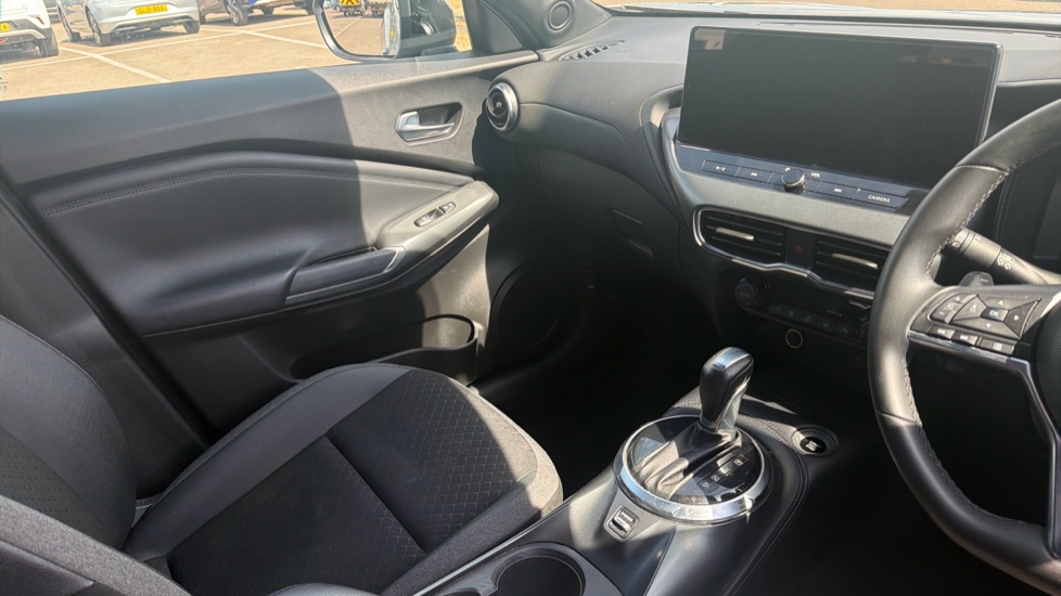 Nissan Juke 1.0 DiG-T N-Connecta 5dr DCT Petrol Hatchback - Image 14