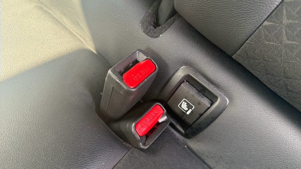 Nissan Juke 1.0 DiG-T N-Connecta 5dr DCT Petrol Hatchback - Image 17