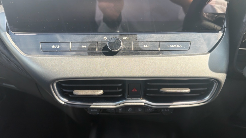 Nissan Juke 1.0 DiG-T N-Connecta 5dr DCT Petrol Hatchback - Image 24