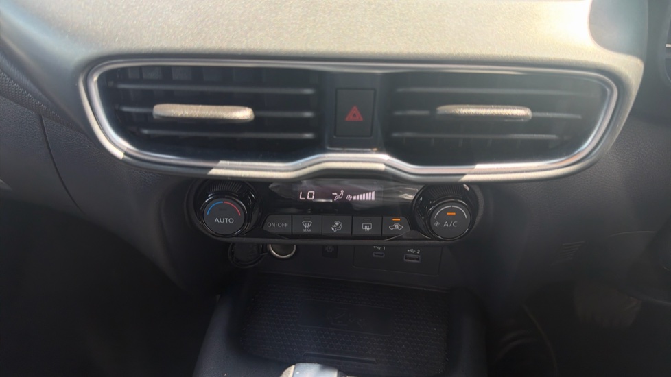 Nissan Juke 1.0 DiG-T N-Connecta 5dr DCT Petrol Hatchback - Image 25