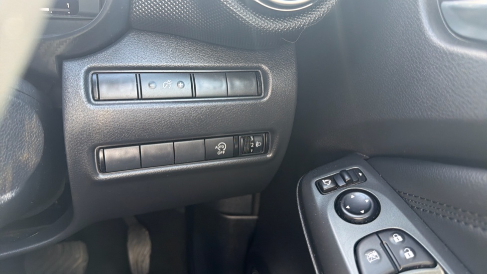 Nissan Juke 1.0 DiG-T N-Connecta 5dr DCT Petrol Hatchback - Image 33