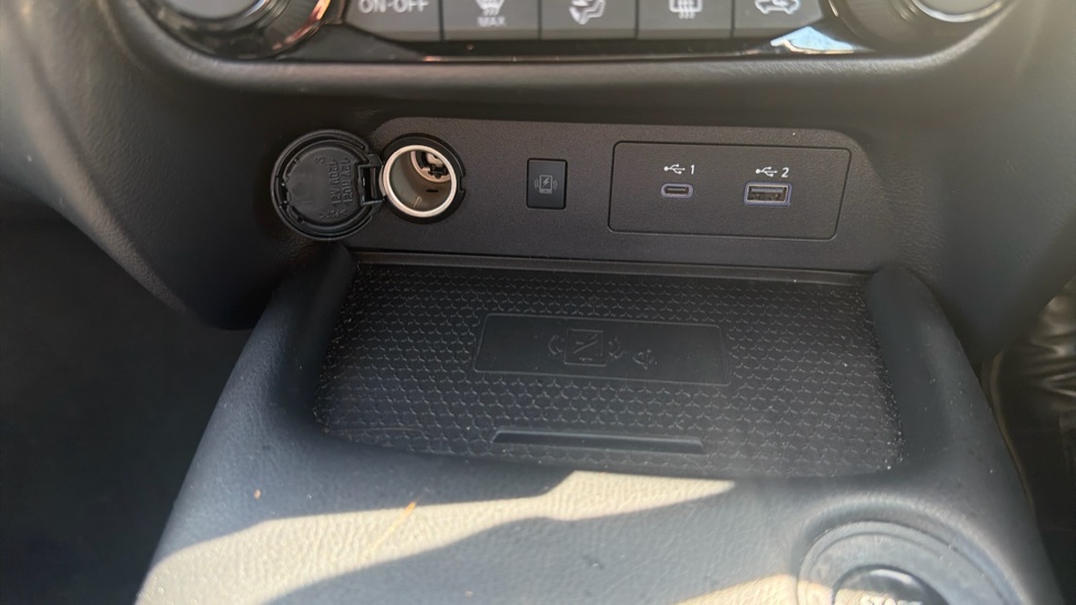 Nissan Juke 1.0 DiG-T N-Connecta 5dr DCT Petrol Hatchback - Image 34
