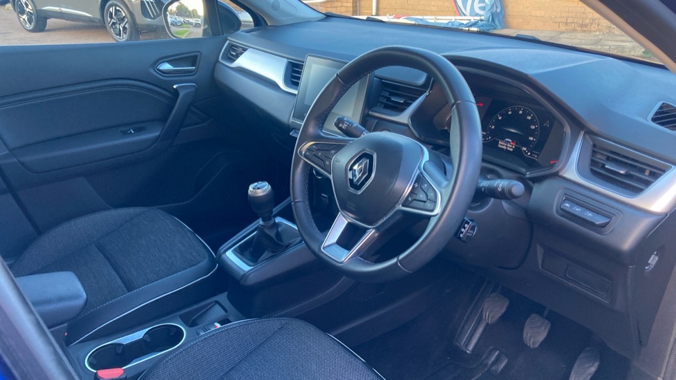 Renault Captur 1.0 TCE 90 Techno 5dr Petrol Hatchback - Image 11