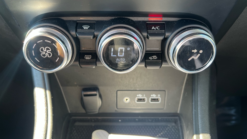 Renault Captur 1.0 TCE 90 Techno 5dr Petrol Hatchback - Image 28