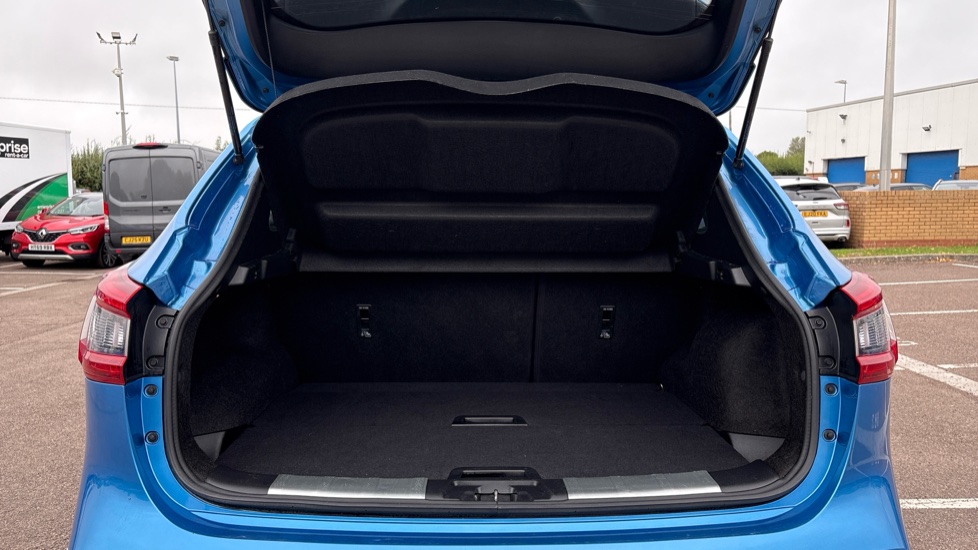 Nissan Qashqai 1.3 DiG-T 160 Tekna 5dr Petrol Hatchback - Image 4