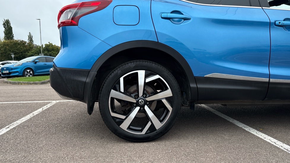 Nissan Qashqai 1.3 DiG-T 160 Tekna 5dr Petrol Hatchback - Image 7