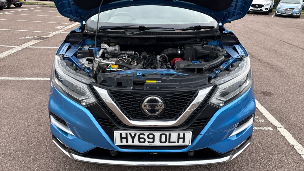 Nissan Qashqai 1.3 DiG-T 160 Tekna 5dr Petrol Hatchback - Image 8