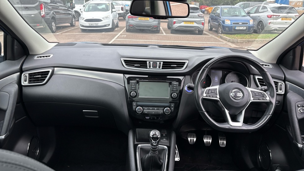 Nissan Qashqai 1.3 DiG-T 160 Tekna 5dr Petrol Hatchback - Image 10