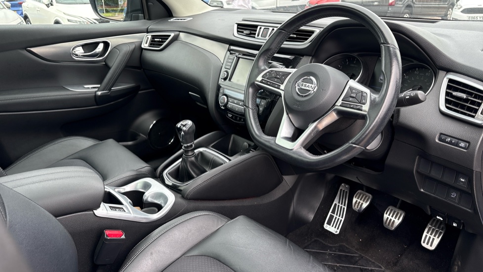 Nissan Qashqai 1.3 DiG-T 160 Tekna 5dr Petrol Hatchback - Image 11